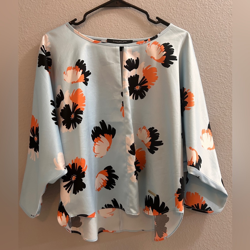 Marc new york
Blouse size M
Like new condition